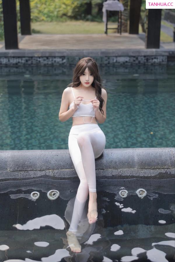   [XiuRen]高清写真图 2024.02.23 No.8132 桃妖夭 新人美腿第29张图片